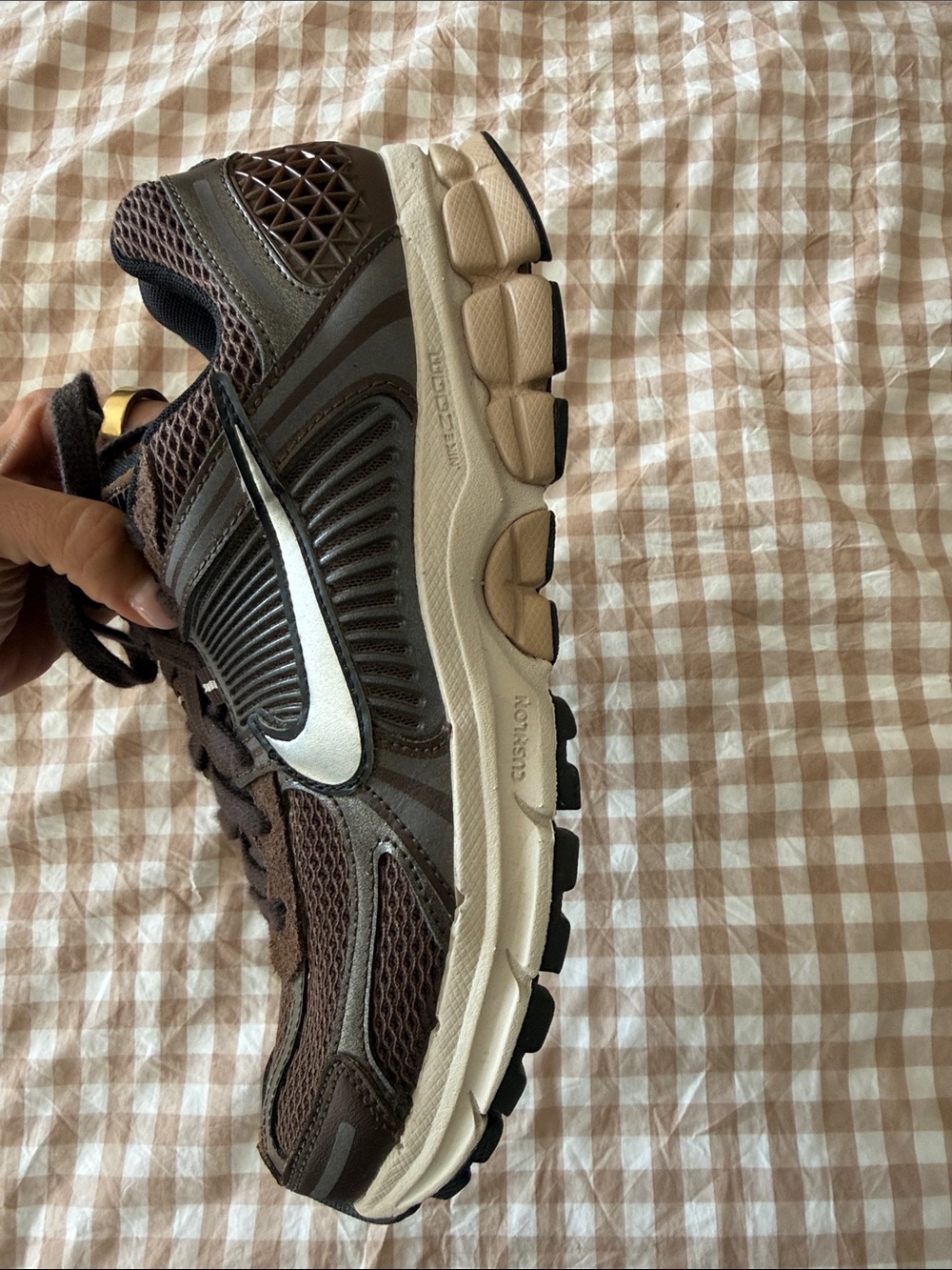 Nike Women’s Vomero 5 Brown Mesh Running Sneakers - Picture 3 of 6